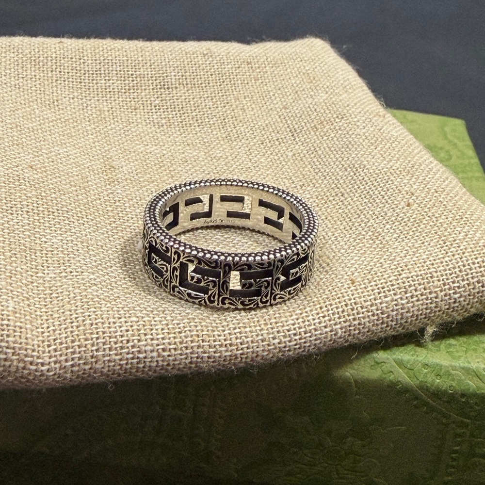 Gucci Square GG Silver Rings - Picture 4 of 9